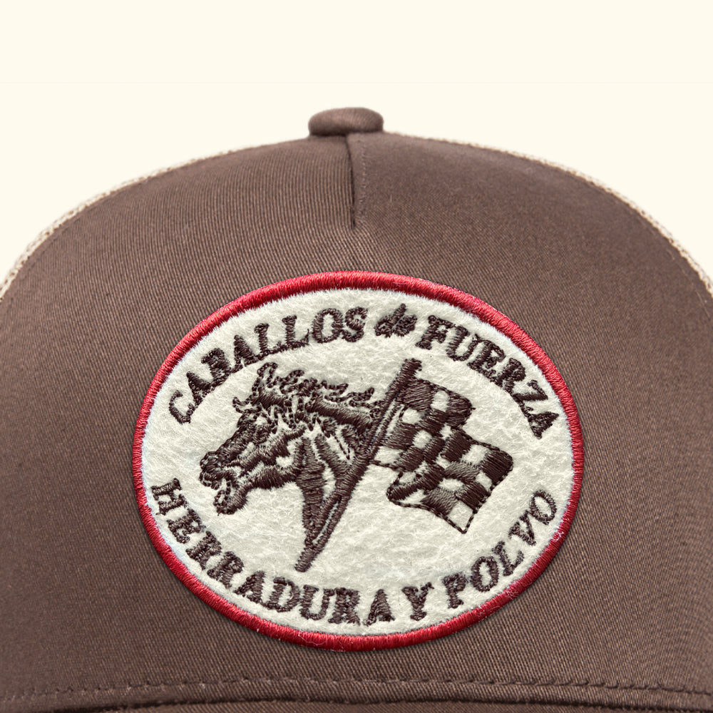 Gorra trucker premium Caballos de fuerza