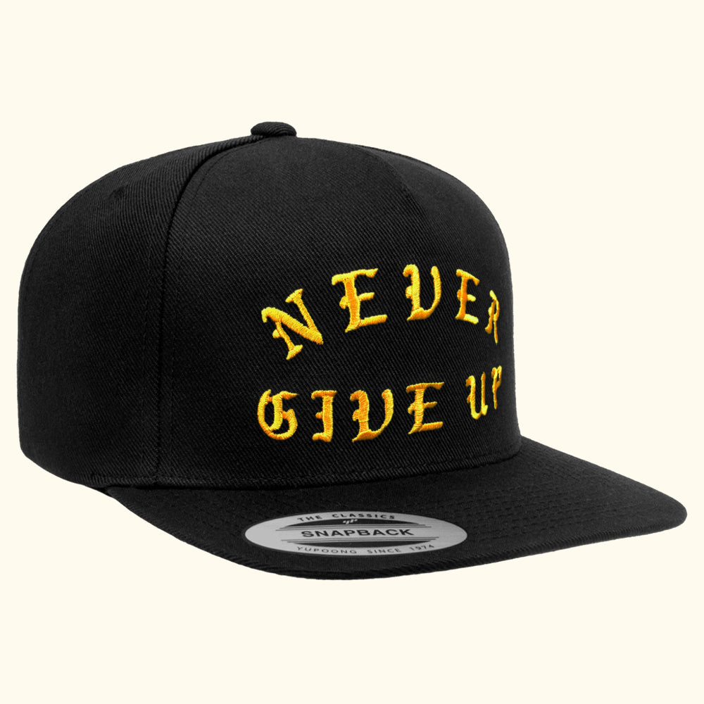 Gorra Snapback Plana Yupoong Never Give Up