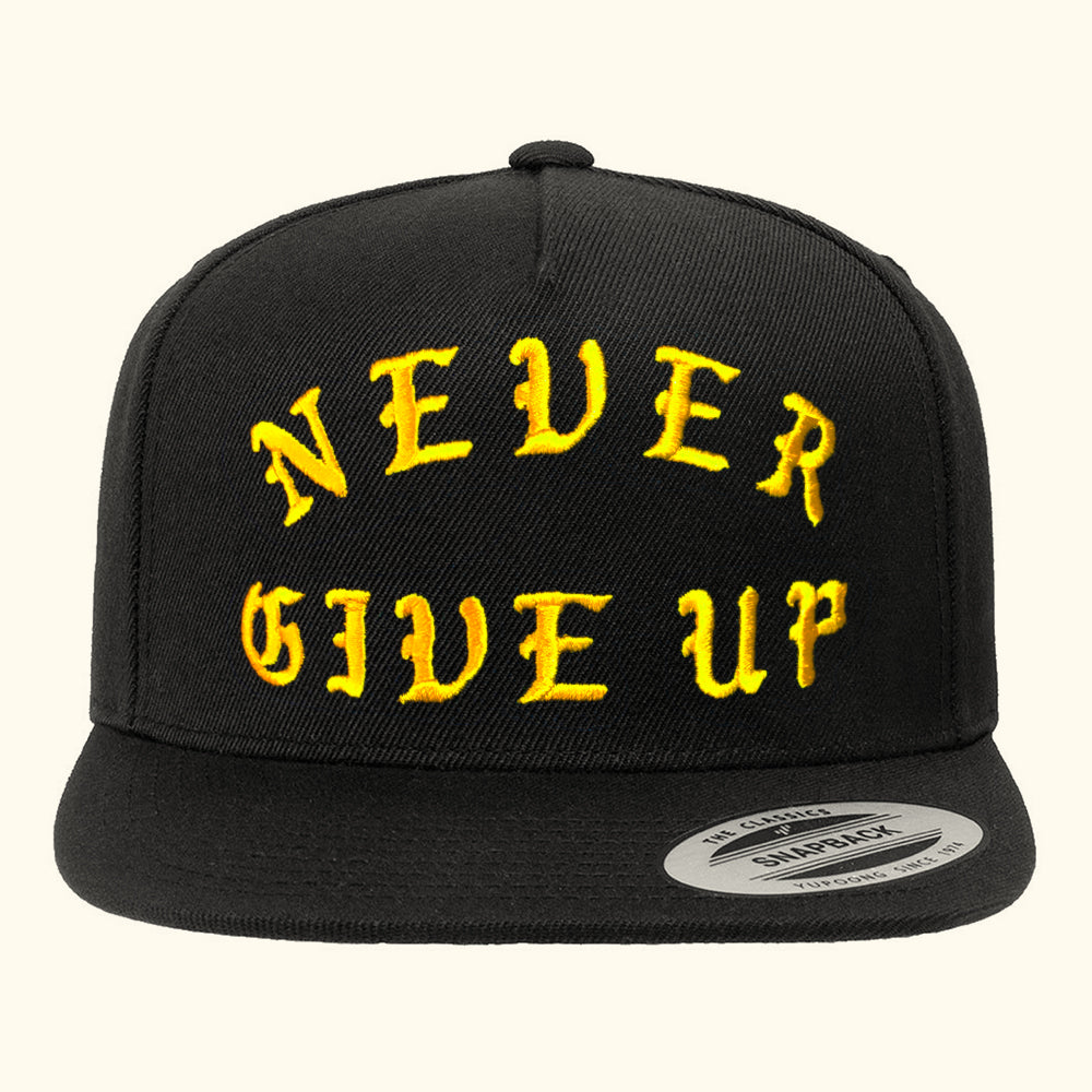 Gorra Snapback Plana Yupoong Never Give Up