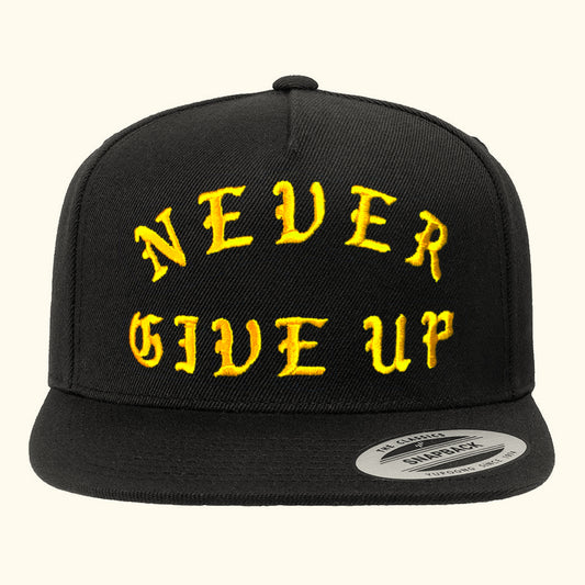Gorra Snapback Plana Yupoong Never Give Up